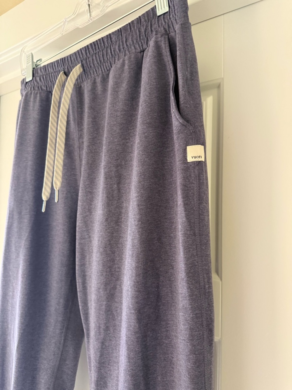 Vuori performance joggers. Women’s size 8 - Picture 2 of 8